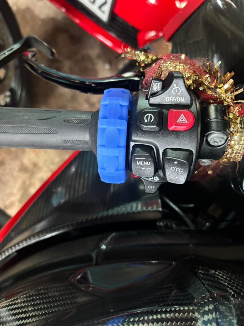 Handlebar wheel controller protector rubber Suitable for BMW S1000R, S1000RR, R1250GS, R1200GS, R1300GS, F850GS - Sbk Motoparts
