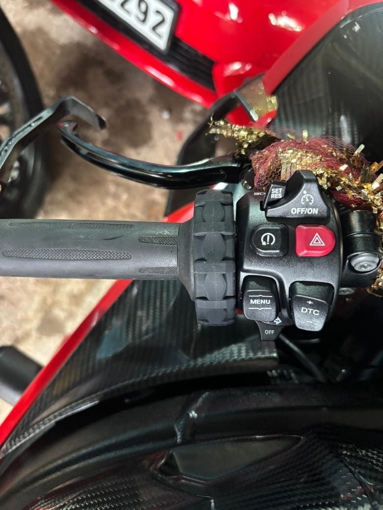 Handlebar wheel controller protector rubber Suitable for BMW S1000R, S1000RR, R1250GS, R1200GS, R1300GS, F850GS - Sbk Motoparts