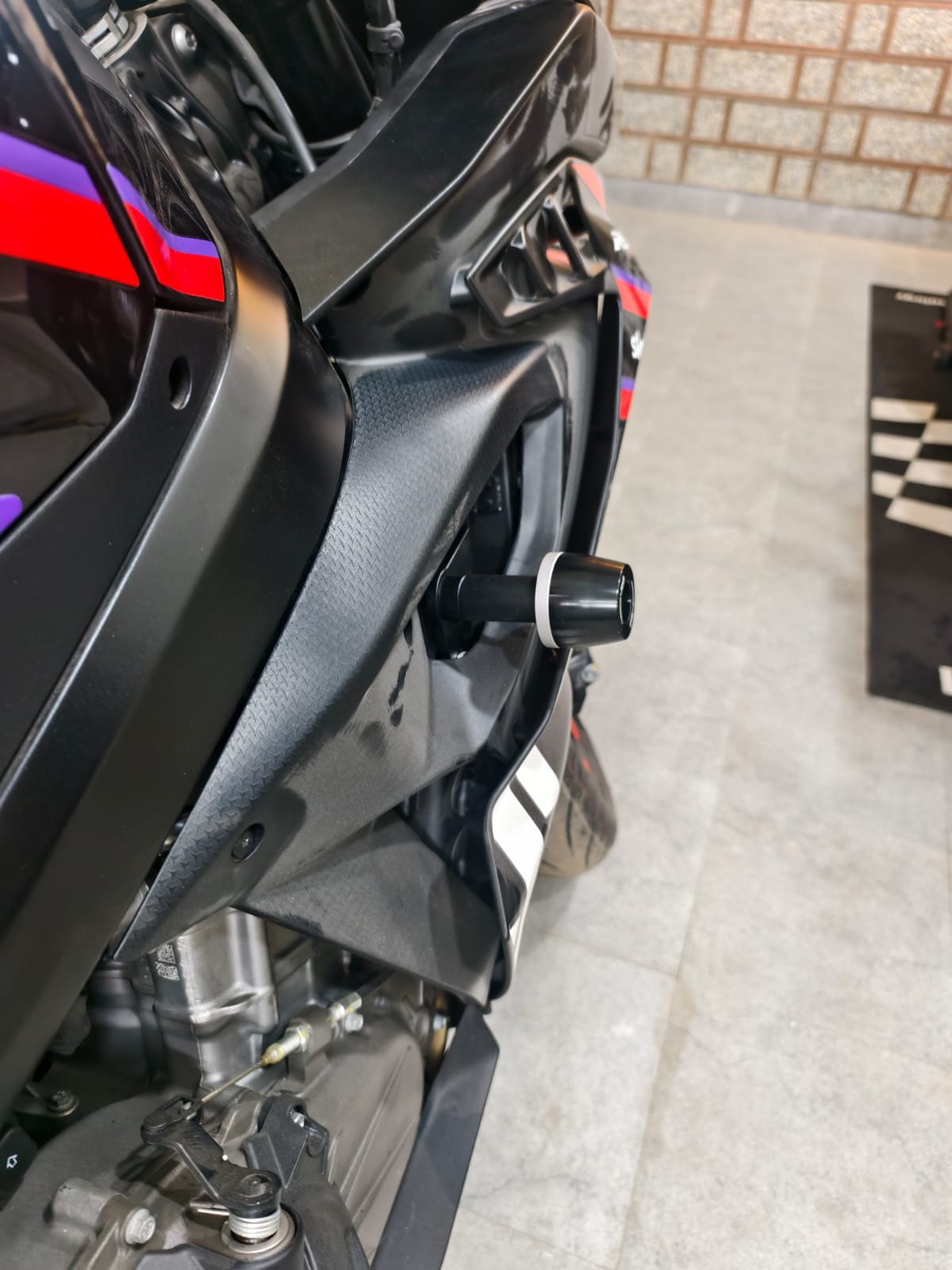 After Market R&G Frame Slider For Aprilia RS 457 And Tuono 457 - Image 4